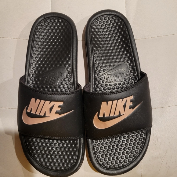 Nike Women's Slide - Picture 3 of 8